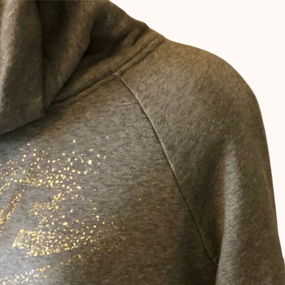 NWOT ⭐️ Nike Rally Metalic Sweatshirt - Picture 8 of 14